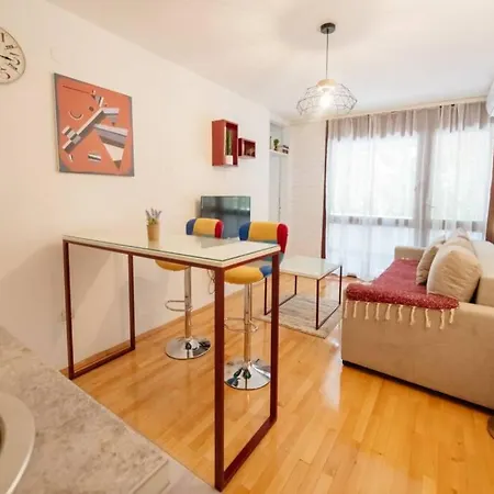 Urban And Peaceful Center Apartman *